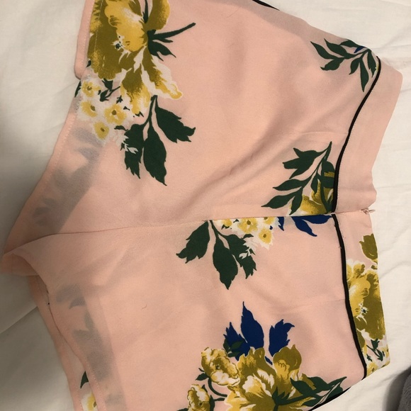 Pink shorts - Picture 2 of 3